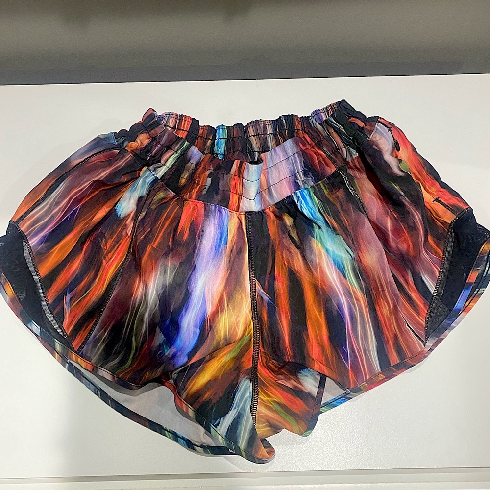Hotty Hot 2.5” lululemon shorts